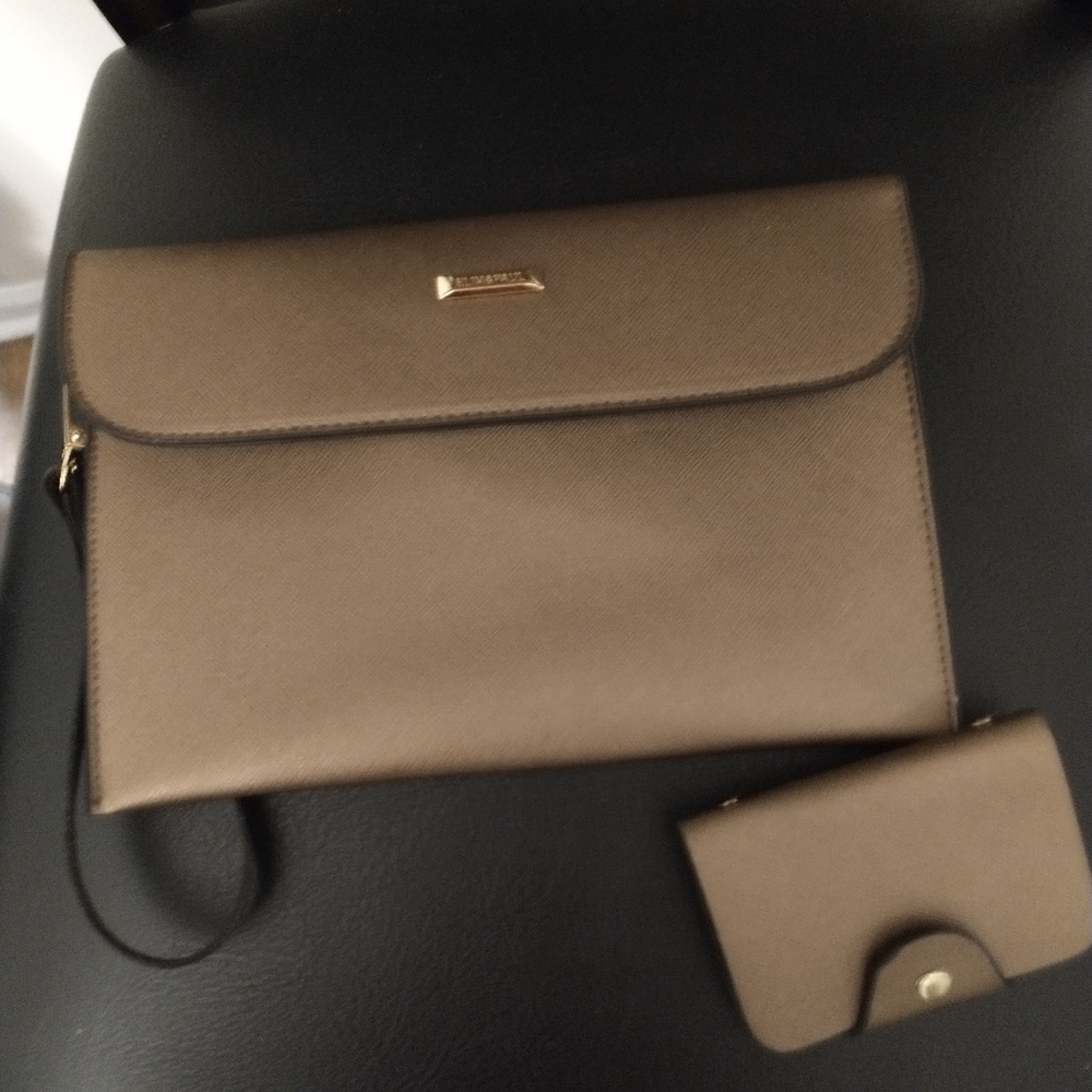 Wristlet and matching ID holder - Picture 1 of 11